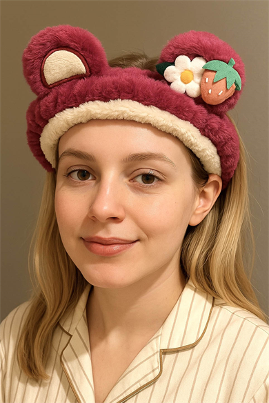 Fuşya Renk Çilek Ve Çiçek Figürlü Kulak Detaylı Peluş Saç Bandı