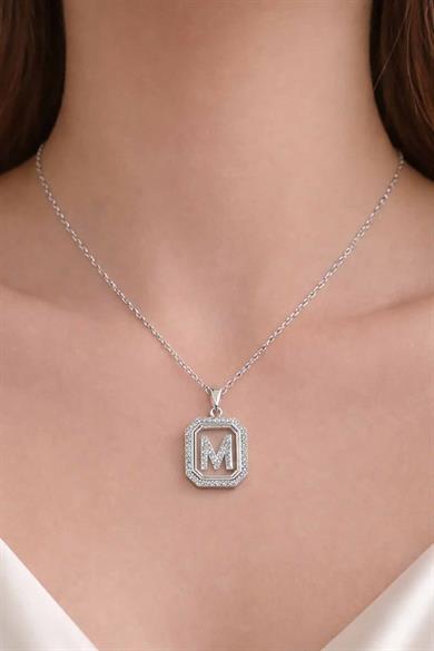Gümüş Renk M Harf Taş Detaylı Çelik Kolye