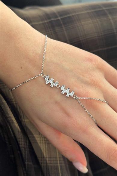 Gümüş Renk Taş Detaylı Çelik Şahmeran