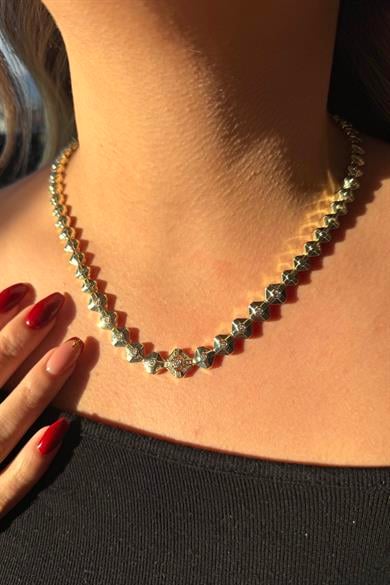 Altın Renk Taş Detaylı Altın Kaplama VİP Kolye