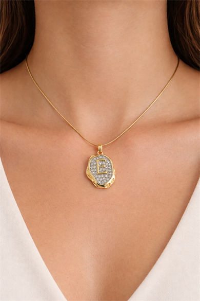 Altın Renk E Harf Taş Detaylı Çelik Kolye