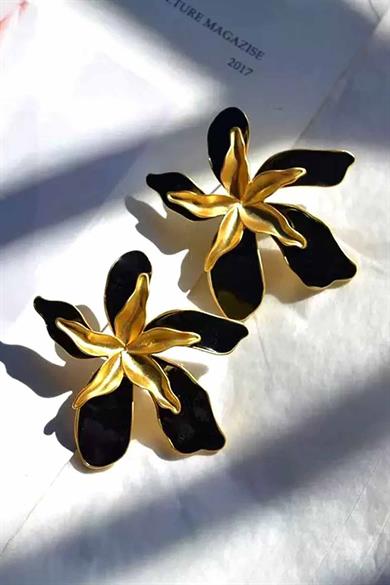 Altın Ve Siyah Renk Çiçek Figürlü Küpe (Çift)