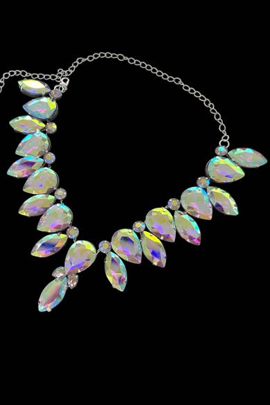 Gümüş Renk Hologram Taş Detaylı Tasarım Abiye Kolye