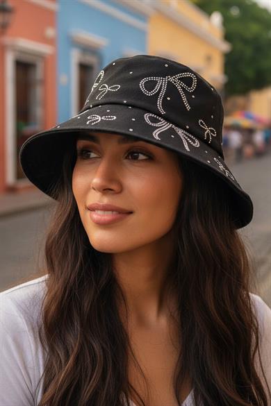 Siyah Renk Kurdele Figürlü Taş Detaylı Tasarım Şapka