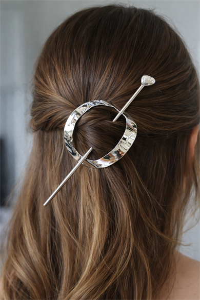 Gümüş Renk Metal Kalp Detaylı Topuz Tokası