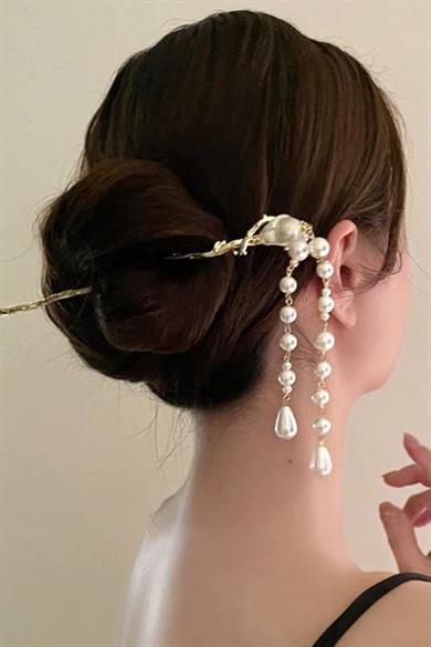 Altın Renk İnci Detaylı Sallantılı Topuz Toka