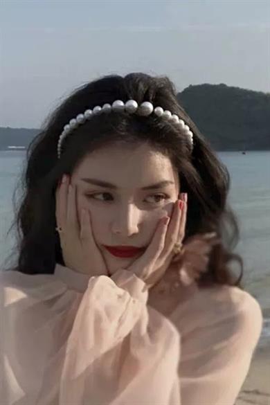 Beyaz Renk İnci Detaylı Taç