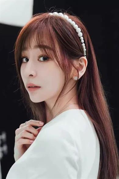 Beyaz Renk İnci Detaylı Taç