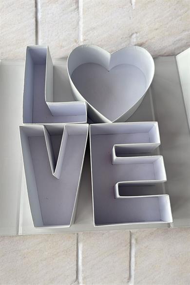 Beyaz Renk Love Detaylı Doldurulabilir Hediye Kutusu