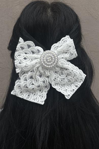 Beyaz Renk Taş Ve İnci Detaylı Dantel Kurdele Pens Toka