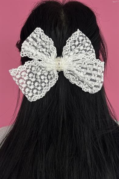 Beyaz Renk Taş Ve İnci Detaylı Dantel Kurdele Pens Toka