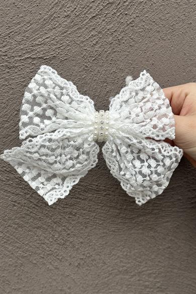 Beyaz Renk Taş Ve İnci Detaylı Dantel Kurdele Pens Toka