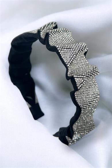 Beyaz Renk Taşlı Büzgü Detaylı Taç