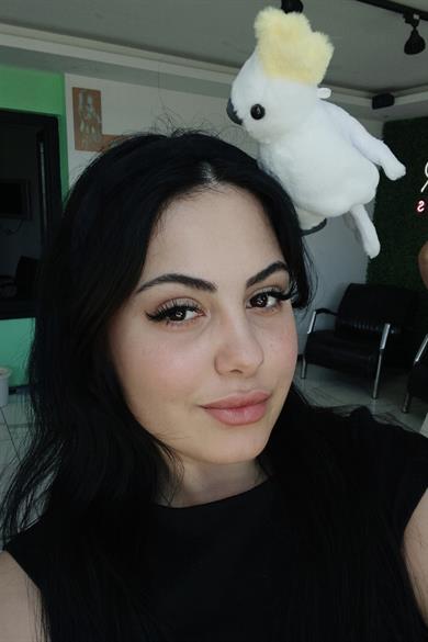 Beyaz Ve Sarı Renk Papağan Figürlü Taç