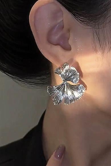 Gümüş Renk Yaprak Figürlü Küpe (Çift)