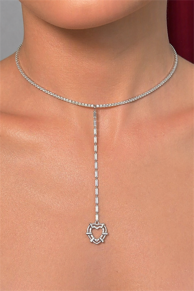 Gümüş Renk Kalp Figürlü Taş Detaylı Choker Kolye