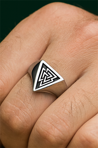 Gümüş Renk Üçgen Figürlü Ayarlanabilir Çelik Erkek Yüzük