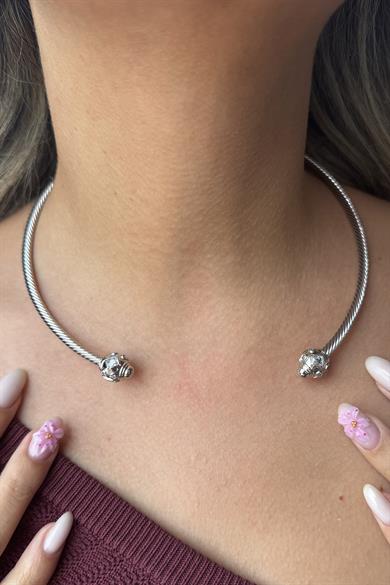 Gümüş Renk Taş Detaylı Metal Choker Kolye
