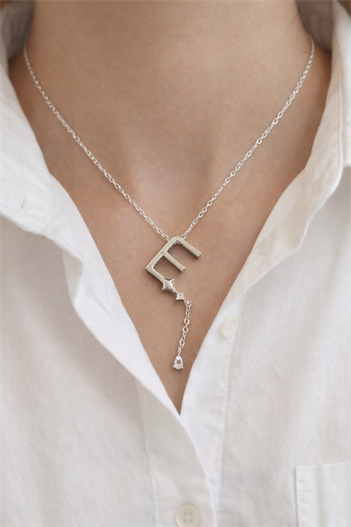 Gümüş Renk Harfli E Taş Detaylı Çelik Kolye