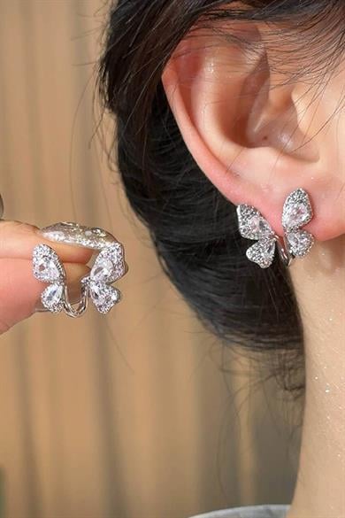 Gümüş Renk Kelebek Figürlü Taş Detaylı 14K Altın Kaplama Küpe (Çift)