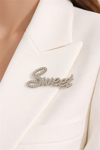 Gümüş Renk Sweet Yazılı Taşlı Broş