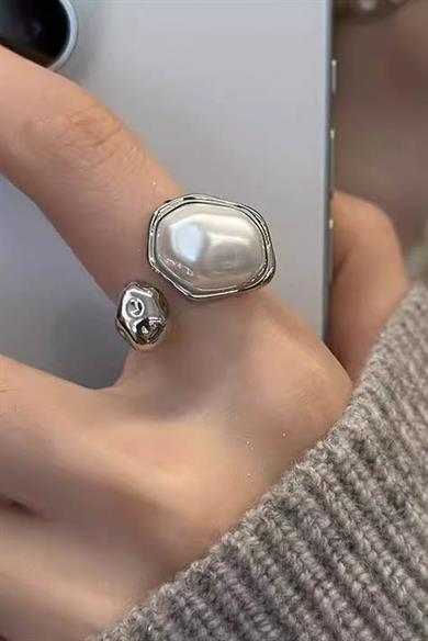 Gümüş Renk İnci Detaylı Ayarlanabilir Çelik Yüzük