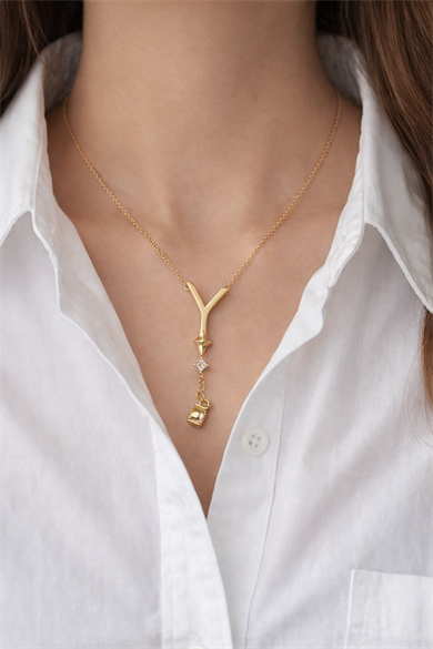 Altın Renk Y Harfli Taş Detaylı Çelik Kolye