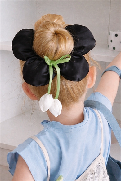 Siyah Renk Çiçek Figürlü Sallantılı Simit Toka