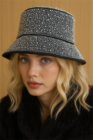 Siyah Renk Taş Detaylı Tasarım Şapka