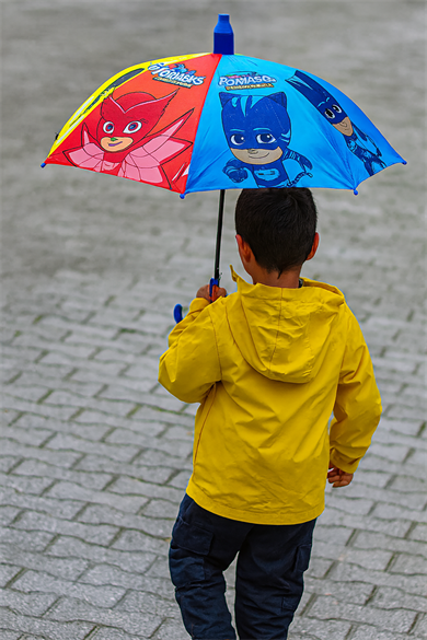 Lacivert Renk Karışık Figürlü Kılıflı Çocuk Şemsiye