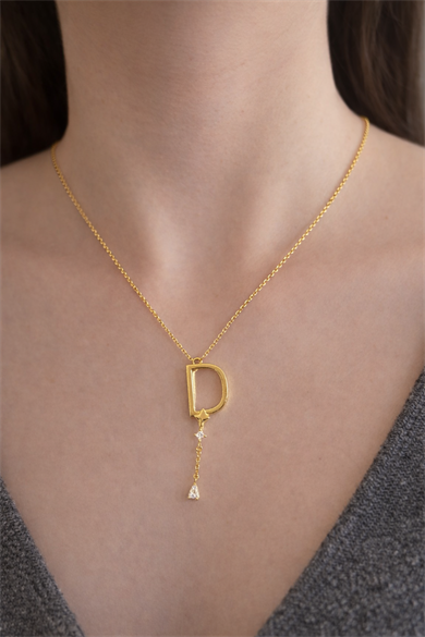 Altın Renk D Harfli Taş Detaylı Çelik Kolye