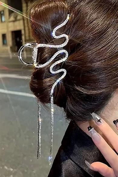 Gümüş Renk Yılan Figürlü Taş Detaylı Sallantılı Metal Mandal Toka