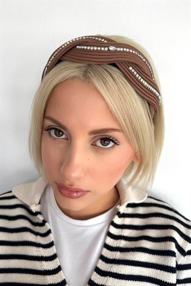 Kahverengi Taş Detaylı Taç