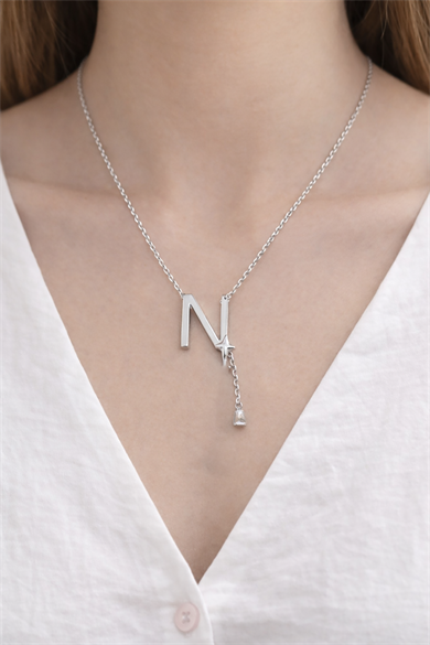 Gümüş Renk N Harfli Taş Detaylı Çelik Kolye