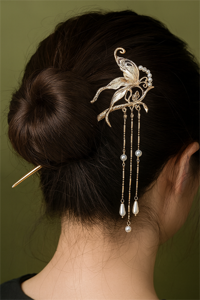 Altın Renk Kelebek Figürlü İnci Detaylı Sallantılı Topuz Toka