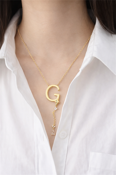 Altın Renk G Harfli Taş Detaylı Çelik Kolye