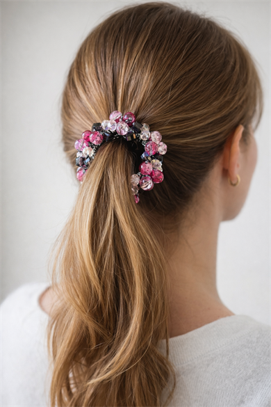 Pembe Ve Siyah Renk Boncuk Detaylı Lastik Toka