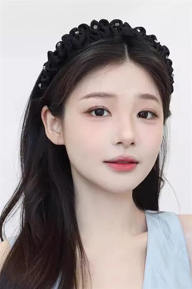 Siyah Renk Taş Detaylı Taç