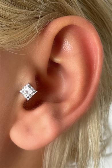 Gümüş Renk Taş Detaylı Çelik Tragus/Kıkırdak Küpe/Piercing (Tek)