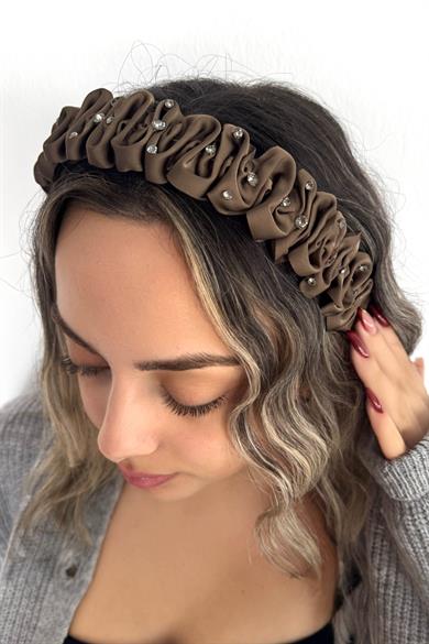 Kahverengi Taş Detaylı Taç