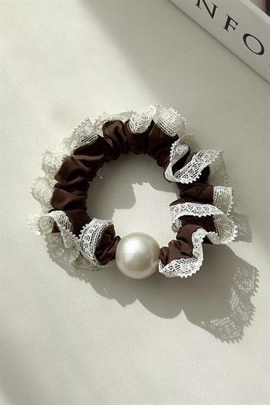 Kahverengi İnci Detaylı Lastik Toka