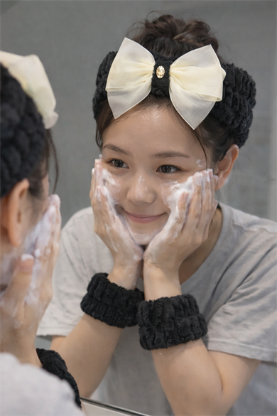 Siyah Renk Fiyonk Detaylı Su Emici Havlu Bileklik Saç Bandı 