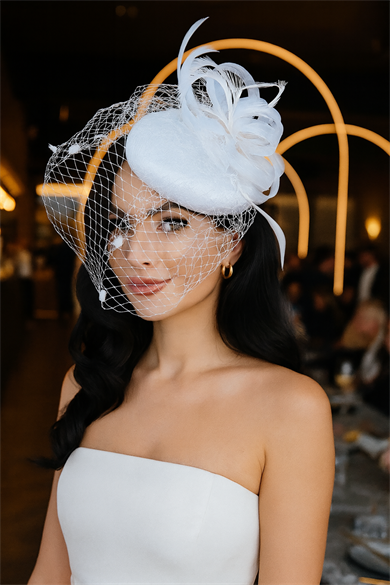 Beyaz Renk Tüy Detaylı Nikah Şapkası/Vualet Şapka