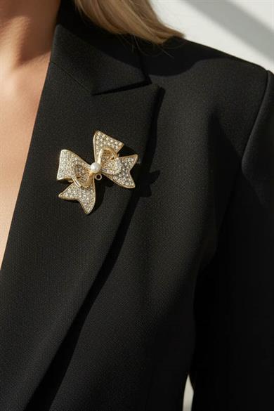 Altın Renk Kurdele Figürlü Taş Detaylı Broş