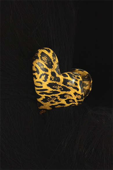 Karışık Renk Kalp Figürlü Leopar Desenli Metal Mandal Toka