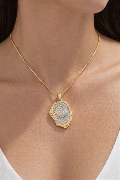 Altın Renk C Harf Taş Detaylı Çelik Kolye