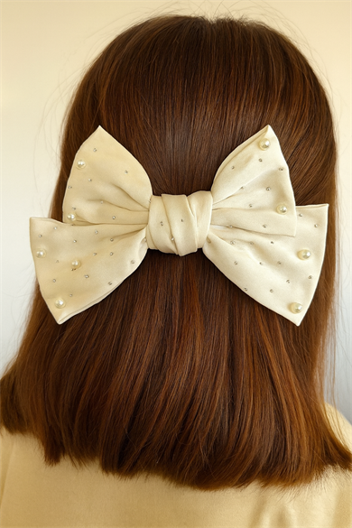 Krem Renk Kurdele Figürlü İnci Ve Taş Detaylı Otomat Toka