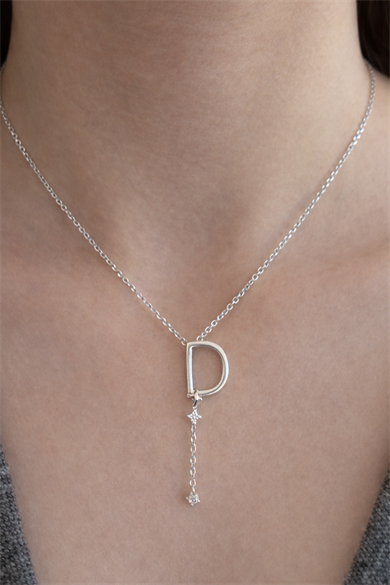 Gümüş Renk D Harfli Taş Detaylı Çelik Kolye
