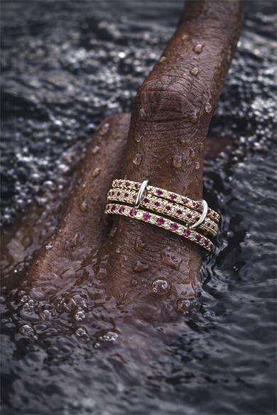 Altın Ve Bordo Renk Çoklu Halka Detaylı Taşlı Yüzük