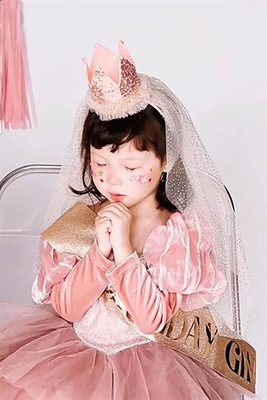 Pembe Renk Taç Detaylı Tüllü Taç